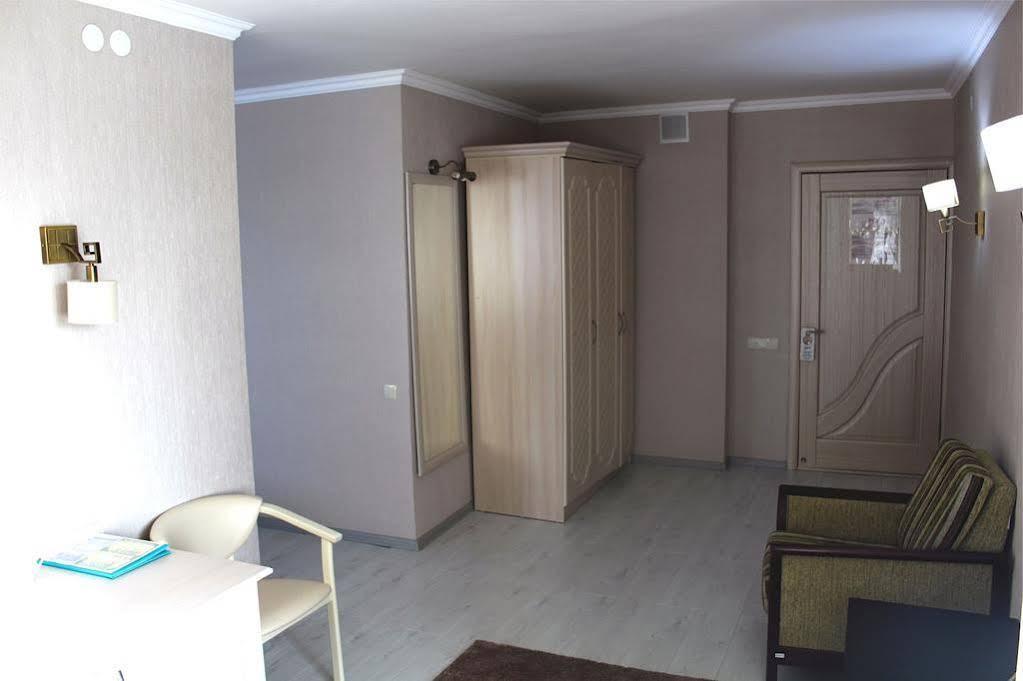 Hotel Tourist Астана Экстерьер фото