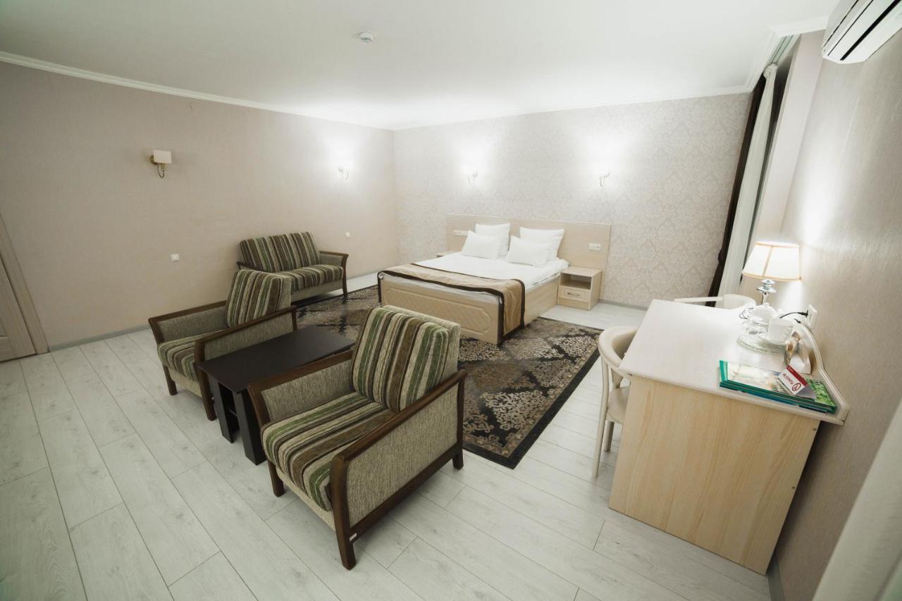 Hotel Tourist Астана Экстерьер фото