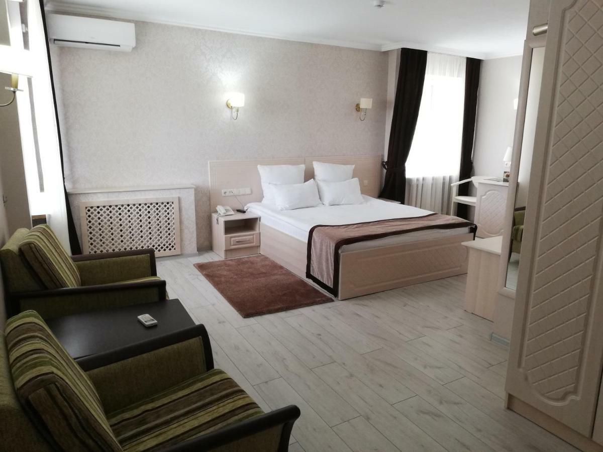 Hotel Tourist Астана Экстерьер фото